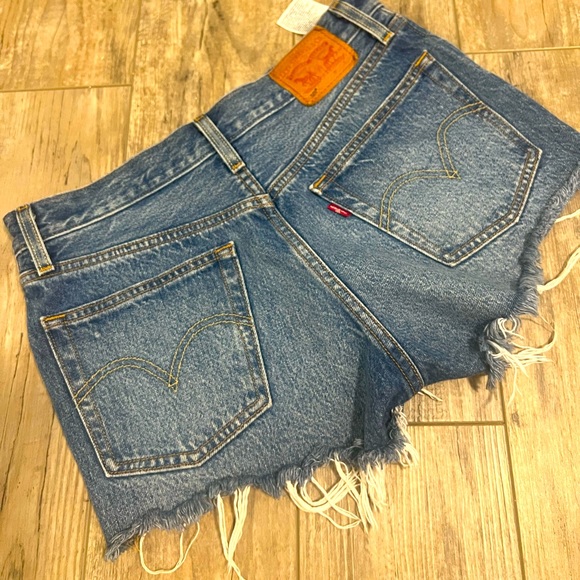 Levi’s denim shorts size 27 - Picture 1 of 9